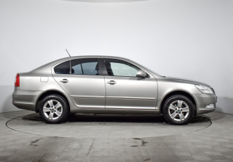 Подержанный автомобиль Skoda Octavia Liftback 2012 года (4 фото)