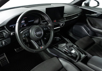 Подержанный автомобиль Audi A4 Sedan 2022 года (11 фото)