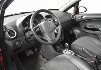 Подержанный автомобиль Opel Corsa 2009 года (9 фото)