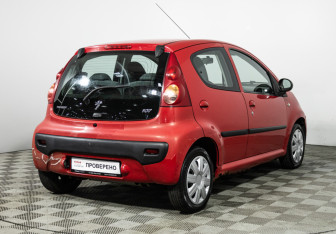 Подержанный автомобиль Peugeot 107 2008 года (5 фото)