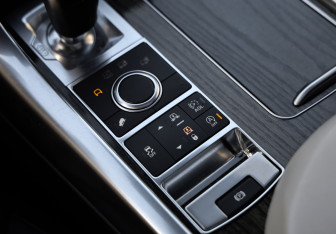 Подержанный автомобиль Land Rover Range Rover Sport 2016 года (21 фото)