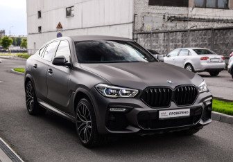 Подержанный автомобиль BMW X6 2021 года (6 фото)