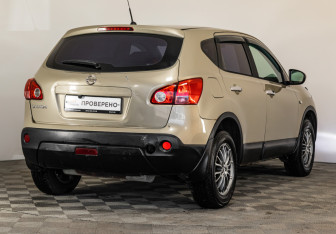 Подержанный автомобиль Nissan Qashqai 2008 года (5 фото)