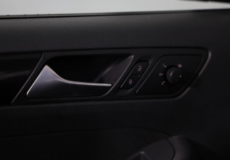 Подержанный автомобиль Volkswagen Jetta Sedan 2012 года (17 фото)