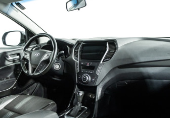 Подержанный автомобиль Hyundai Santa Fe 2017 года (12 фото)