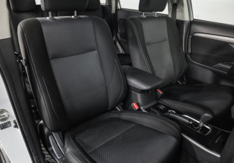 Подержанный автомобиль Mitsubishi Outlander 2017 года (21 фото)