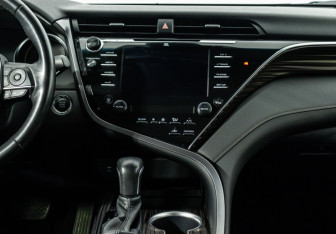 Подержанный автомобиль Toyota Camry Sedan 2018 года (27 фото)