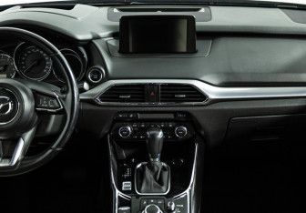 Подержанный автомобиль Mazda CX-9 2017 года (14 фото)