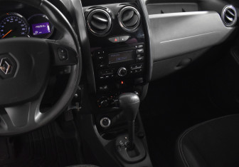 Подержанный автомобиль Renault Duster 2016 года (19 фото)