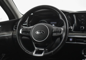 Подержанный автомобиль Kia K5 2021 года (14 фото)