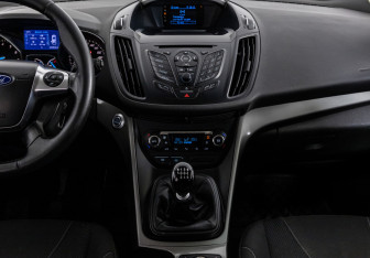 Подержанный автомобиль Ford Kuga 2013 года (12 фото)