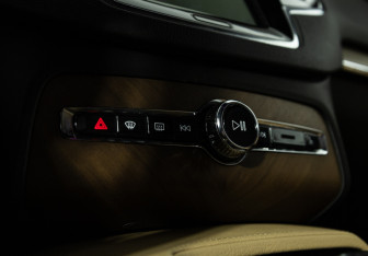 Подержанный автомобиль Volvo XC90 2017 года (20 фото)