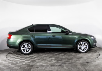 Подержанный автомобиль Skoda Octavia Liftback 2020 года (4 фото)