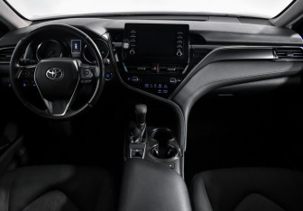 Подержанный автомобиль Toyota Camry Sedan 2021 года (14 фото)