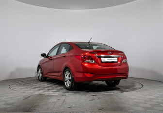 Подержанный автомобиль Hyundai Solaris Sedan 2013 года (7 фото)