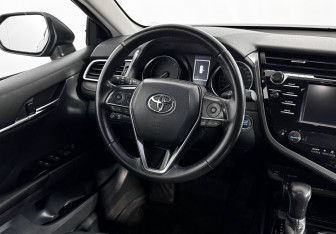 Подержанный автомобиль Toyota Camry Sedan 2019 года (14 фото)