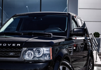 Подержанный автомобиль Land Rover Range Rover Sport 2011 года (2 фото)