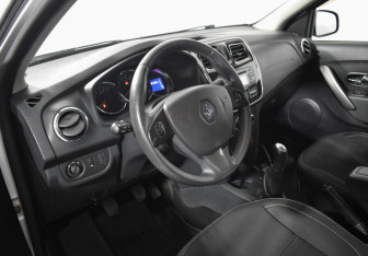 Подержанный автомобиль Renault Logan Sedan 2014 года (9 фото)