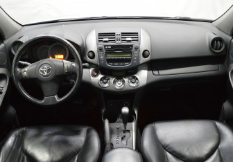 Подержанный автомобиль Toyota RAV4 2009 года (14 фото)