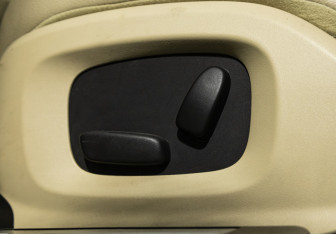 Подержанный автомобиль Jaguar XF Sedan 2015 года (18 фото)