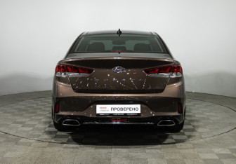 Подержанный автомобиль Hyundai Sonata 2017 года (6 фото)