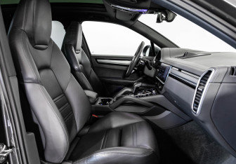 Подержанный автомобиль Porsche Cayenne 2018 года (30 фото)