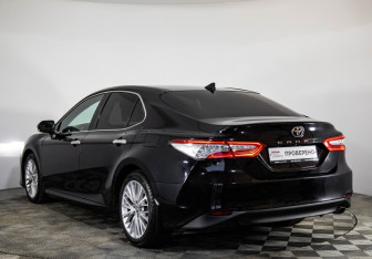 Подержанный автомобиль Toyota Camry Sedan 2018 года (7 фото)