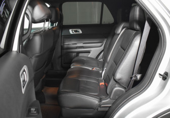 Подержанный автомобиль Ford Explorer 2015 года (11 фото)