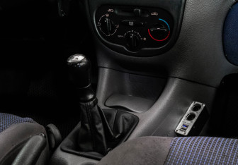 Подержанный автомобиль Peugeot 206 Hatchback 2003 года (12 фото)