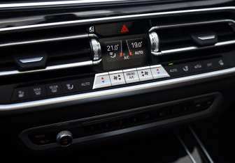 Подержанный автомобиль BMW X7 2019 года (23 фото)