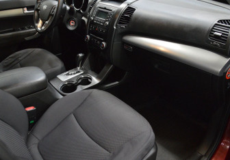 Подержанный автомобиль Kia Sorento 2012 года (12 фото)