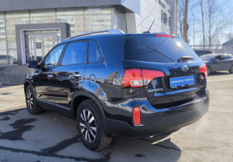 Подержанный автомобиль Kia Sorento 2017 года (6 фото)