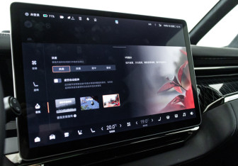 Подержанный автомобиль Zeekr 009 2023 года (27 фото)