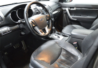 Подержанный автомобиль Kia Sorento 2010 года (10 фото)