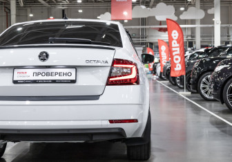 Подержанный автомобиль Skoda Octavia Liftback 2018 года (10 фото)