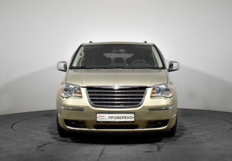 Подержанный автомобиль Chrysler Voyager 2008 года (2 фото)