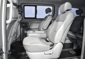 Подержанный автомобиль Hyundai Grand Starex 2010 года (12 фото)