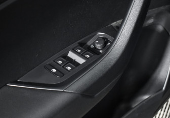 Подержанный автомобиль Skoda Karoq 2020 года (10 фото)