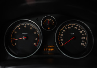 Подержанный автомобиль Opel Astra Hatchback 2008 года (12 фото)