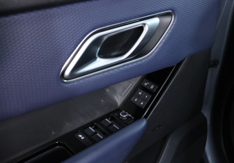 Подержанный автомобиль Land Rover Range Rover Velar 2019 года (16 фото)