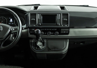 Подержанный автомобиль Volkswagen Caravelle 2019 года (14 фото)