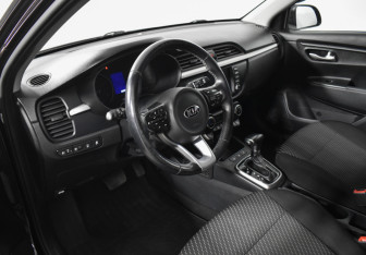 Подержанный автомобиль Kia Rio Hatchback 2019 года (9 фото)