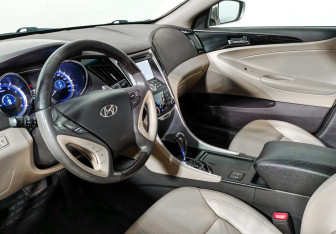 Подержанный автомобиль Hyundai Sonata 2011 года (9 фото)