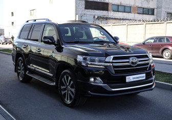 Подержанный автомобиль Toyota Land Cruiser Suv 2019 года (6 фото)