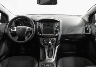 Подержанный автомобиль Ford Focus Sedan 2013 года (10 фото)