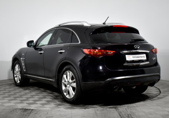Подержанный автомобиль Infiniti QX70 2014 года (7 фото)