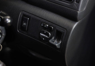 Подержанный автомобиль Toyota Corolla Hatchback 2002 года (12 фото)