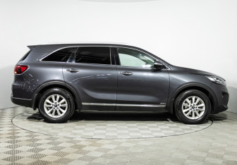 Подержанный автомобиль Kia Sorento 2019 года (4 фото)