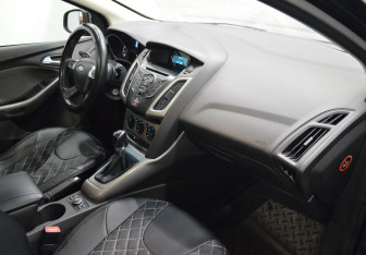 Подержанный автомобиль Ford Focus Hatchback 2011 года (12 фото)