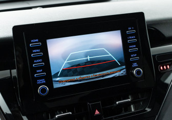 Подержанный автомобиль Toyota Camry Sedan 2022 года (16 фото)